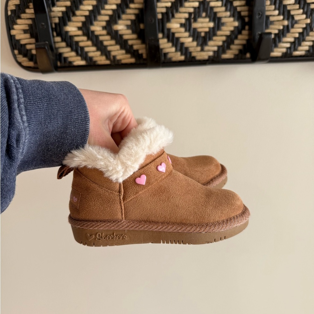 Sketchers Glam Slam Mount Cozy Sherpa Boots - Brown/Pink Hearts - Toddler Size 7